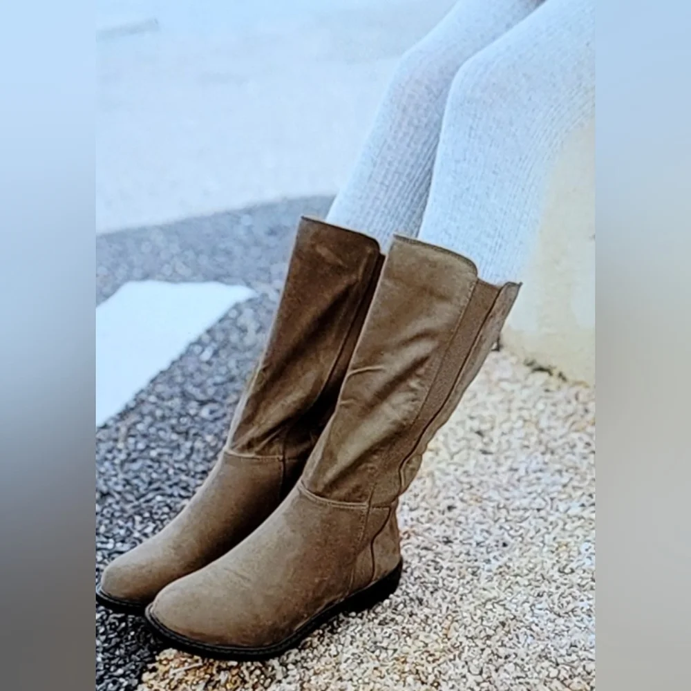 NIB FAUX SUEDE CHELSEA BOOTS CHUNKY LOW HEEL BACK ZIP RIDING BOOTS GIRLS…